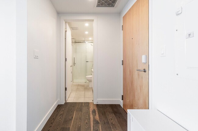 Photo - 1030 Rue de Bleury Unit 3205