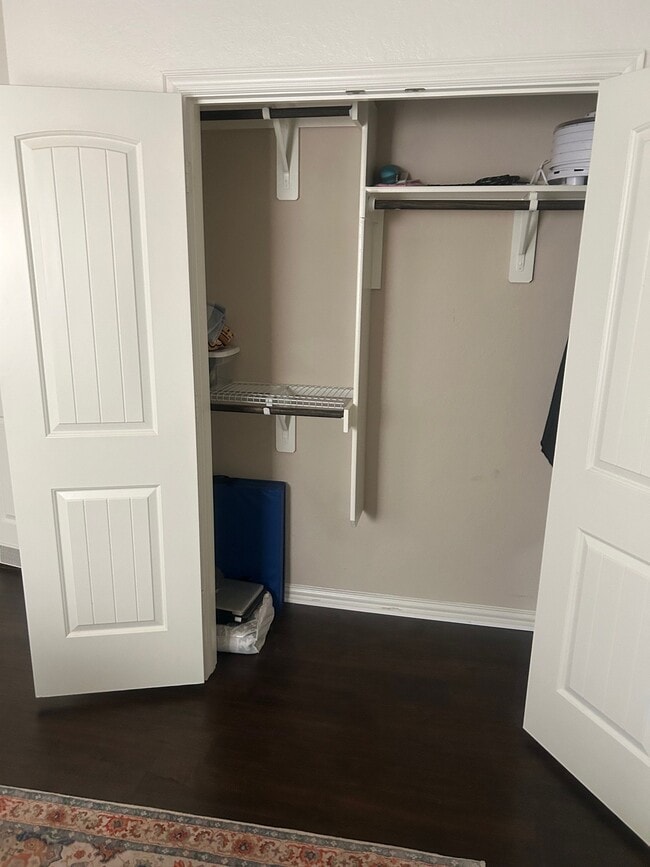 Photo - 724 Decathlon St