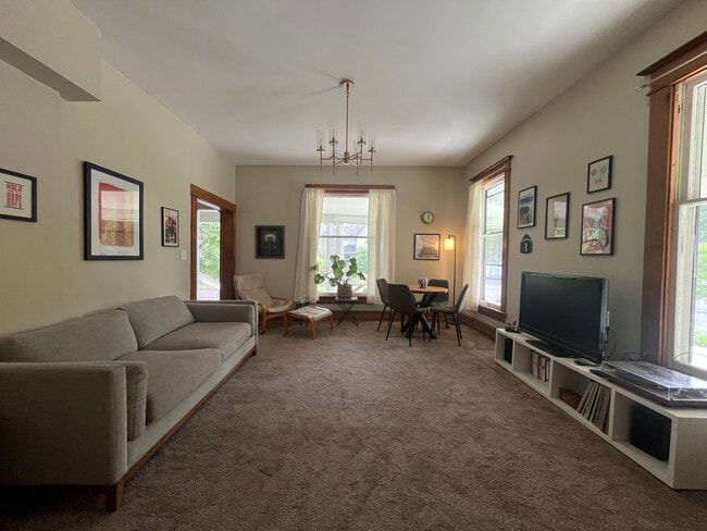 Building Photo - 2521 Kingman Blvd Unit 1
