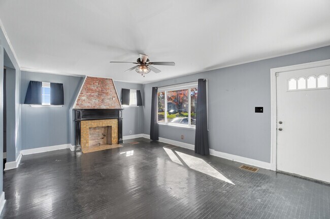 Photo - 610 Salisbury Rd