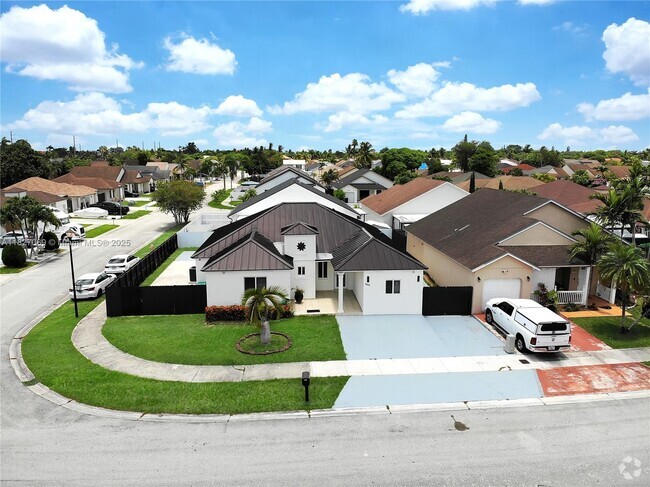 Building Photo - 15856 SW 143rd Ct Rental