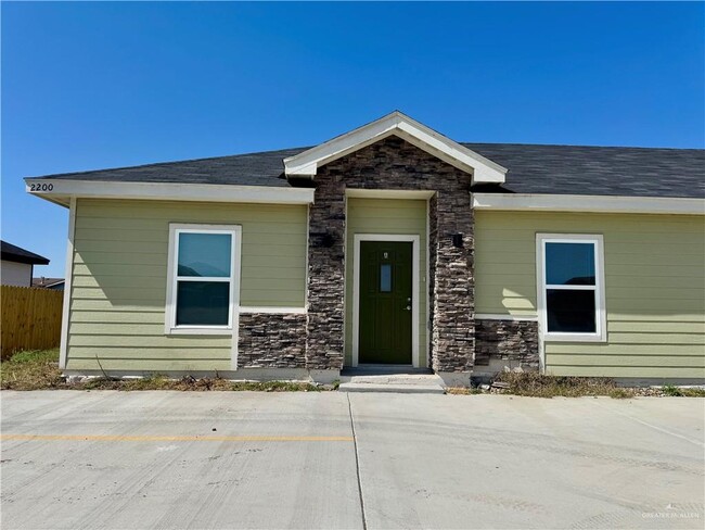 Building Photo - 2200 N Vly Cir Rental