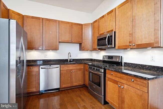 Photo - 1337 Girard St NW