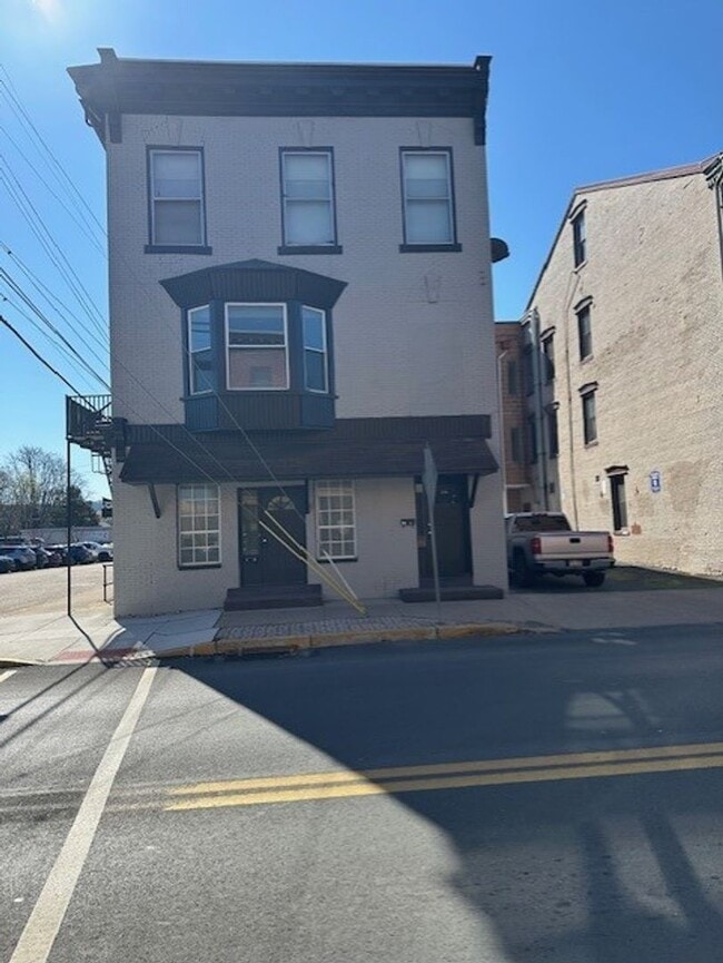 Building Photo - 113 Market St Unit 111 Market St