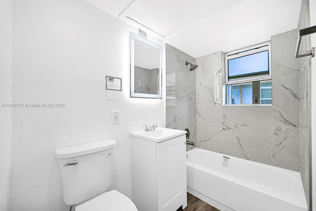 Building Photo - 4109 SW 23rd St Rental