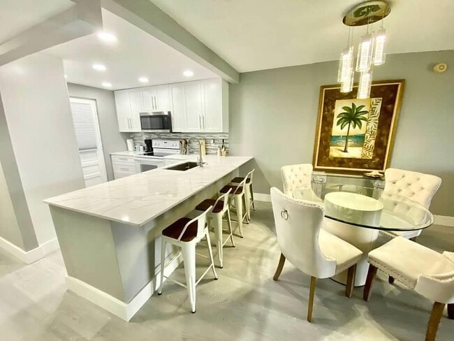 Building Photo - 6461 NW 2nd Ave Unit 409