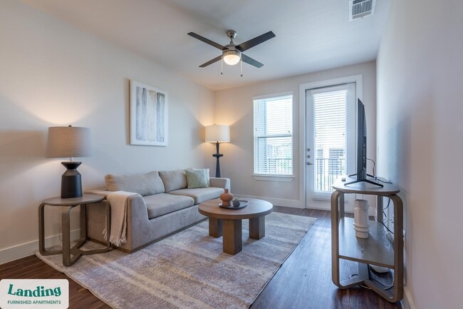 Building Photo - 15950 Chase Hill Blvd Rental
