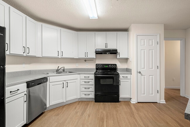 Photo - Eastland Court Apartment Homes