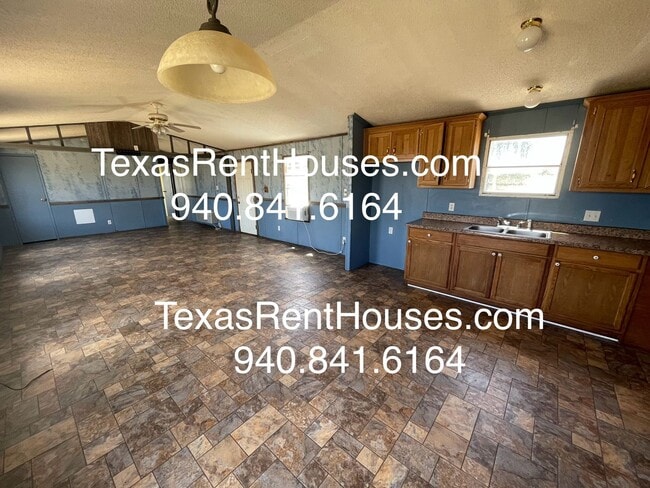 Photo - Horse Lover's Dream !!! Located in Award W...