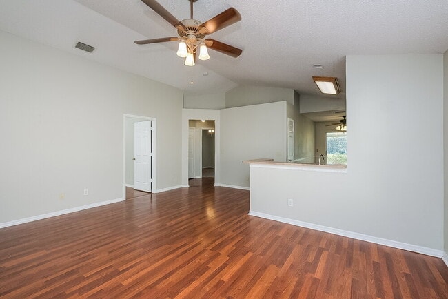 Photo - 614 Cape Cod Cir