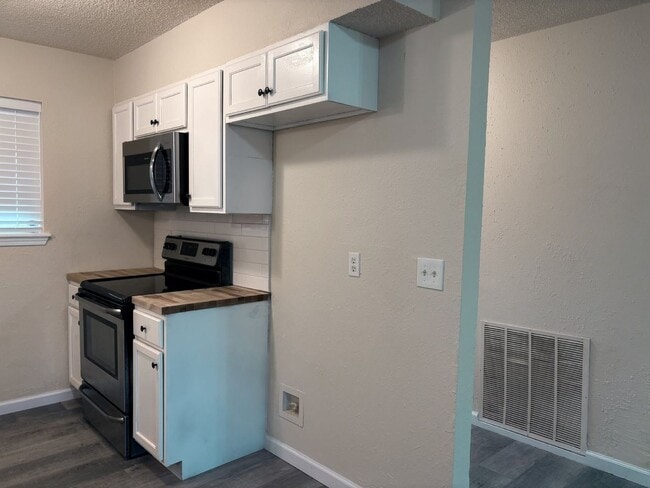 Photo - Newly remodeled four bedroom home in Noble