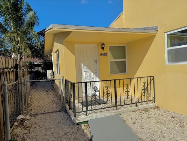 Building Photo - 4351 NW 5th St Unit 1