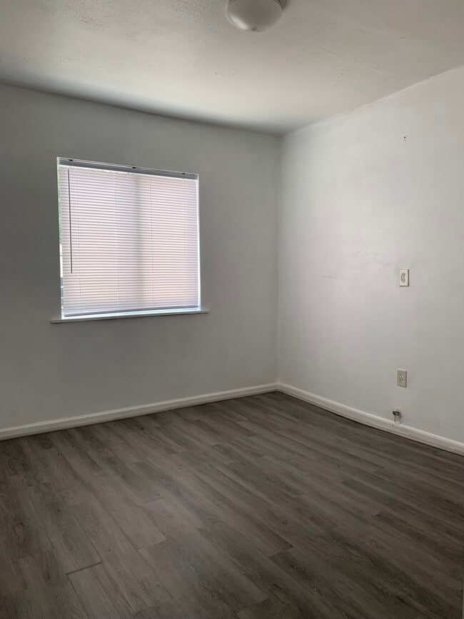 Photo - 4524 Willowbrook Blvd