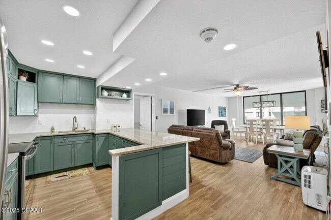 Photo - 3051 S Atlantic Ave Unidad 1005