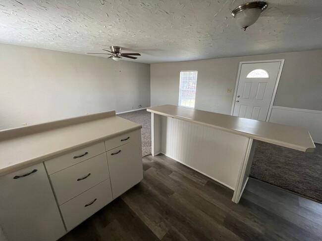 1 bedroom 1 bath in Romney AVAILABLE FOR L... - 1 bedroom 1 bath in Romney AVAILABLE FOR L... House