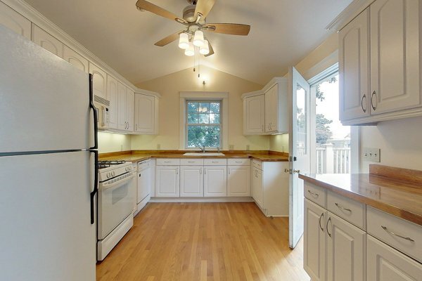 Building Photo - 9 Bedlow Ave Unit 4