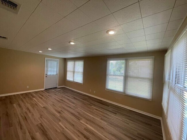 Photo - 1906 Anaqua Ave