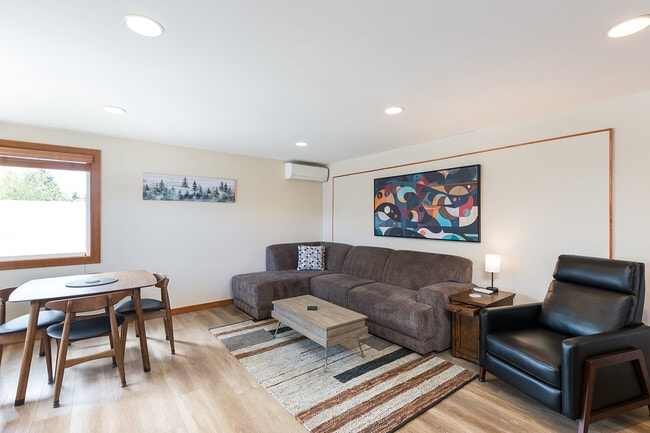 Photo - 218 W Bell St Unit Furnished - Apt A