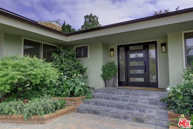 Building Photo - 16314 Meadow Ridge Rd W Rental