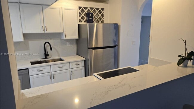 Photo - 2715 N Ocean Blvd Unidad 2A