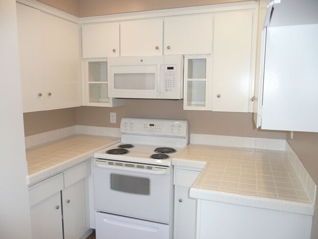 Photo - 4 bedroom home in Tustin