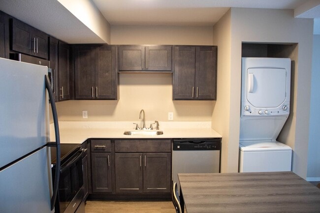 Photo - 57 E Chalmers