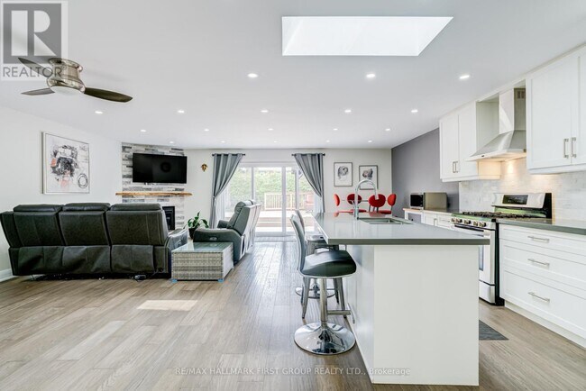 Photo - 81 Sagewood Ave