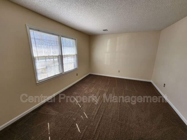 Photo - 4 Oak Glen Dr