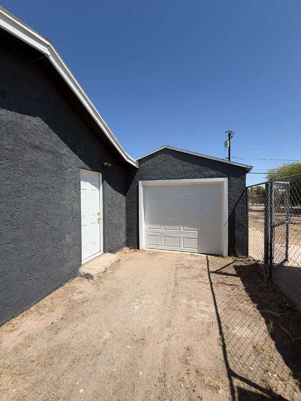 352 W Roosevelt Ave
