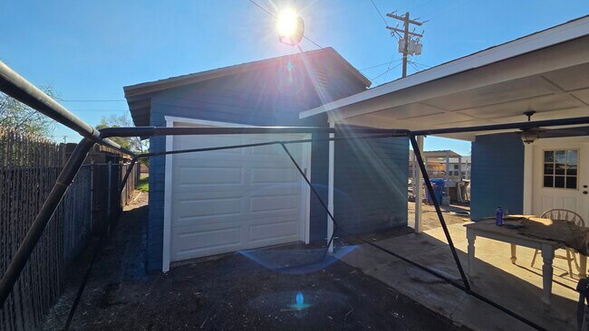 Photo - 310 W 10th St