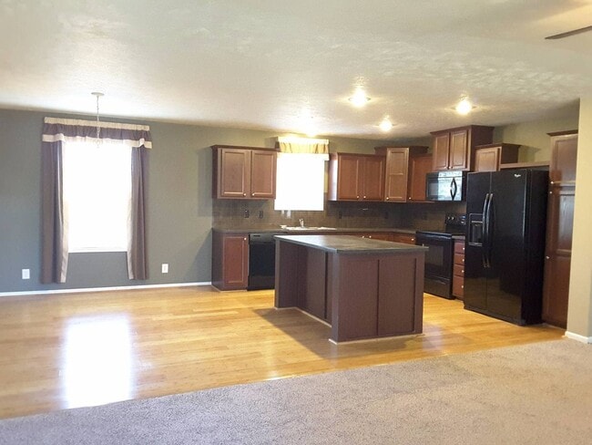 Photo - 3 Bedroom Single Family Home!