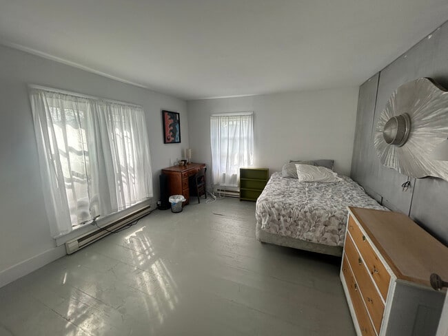 Building Photo - 19 Cary Rd Unit Mocha - Private Bedroom