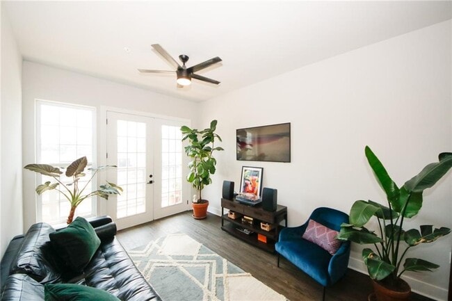 Building Photo - 764 Memorial Dr SE Unit 2 Rental