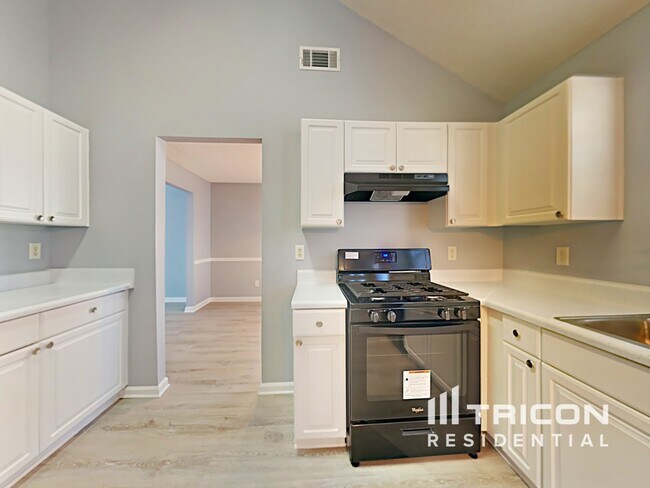 Photo - 1100 Village Oaks