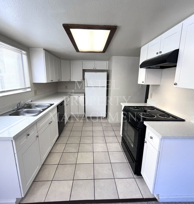 Building Photo - COL3701 Unit 1