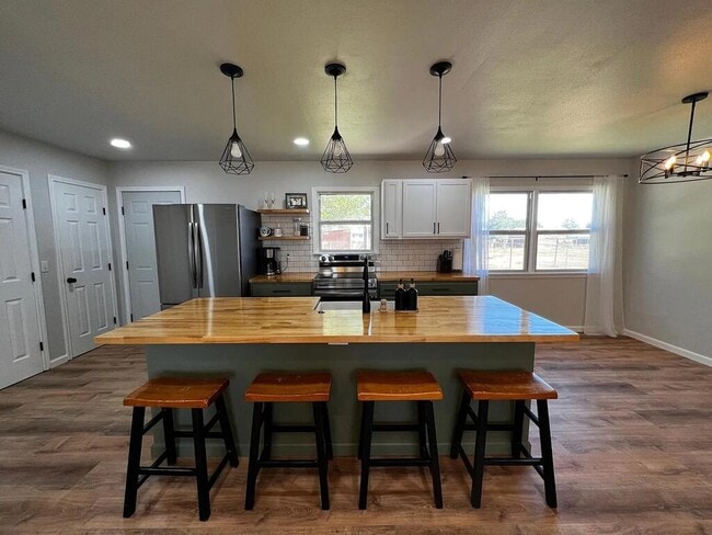 904 NW Ave I