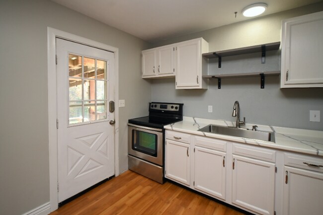 Photo - 615 Concord Rd