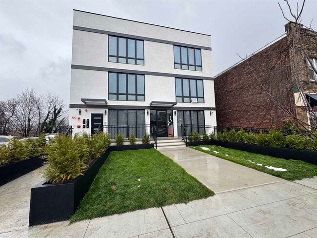 Photo - 330 Washington Ave Unit 2R