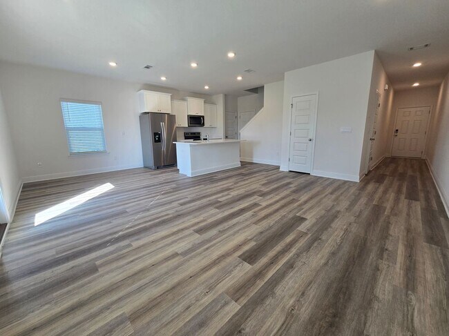 Photo - 321 Salt Crk Ln