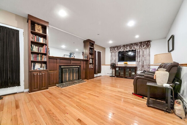 Photo - 817 Ashbourne Rd