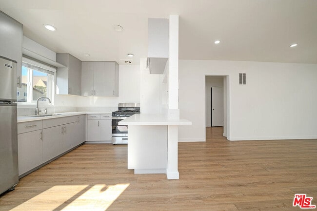 Photo - 332 S Wilton Pl Unit 1