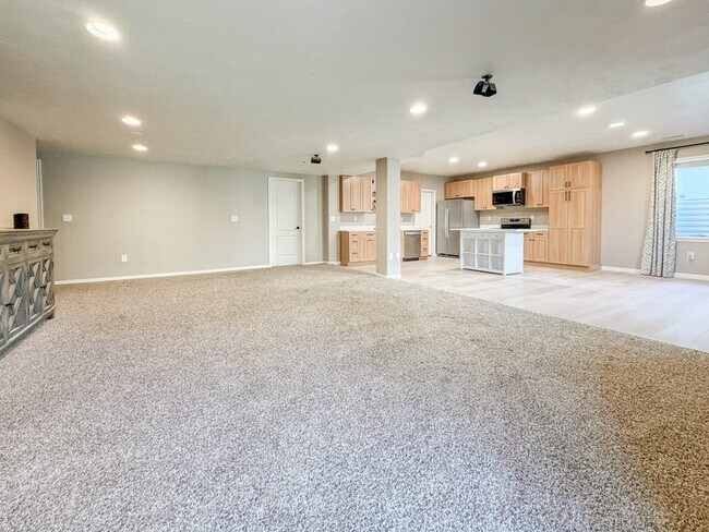 Photo - 963 Sage Ln