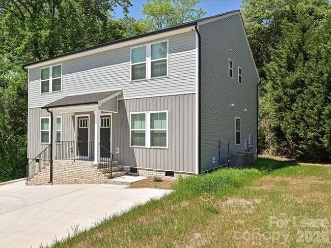 Building Photo - 584 Pleasant Ave