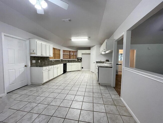 Photo - 5001 Blue Bluff Rd