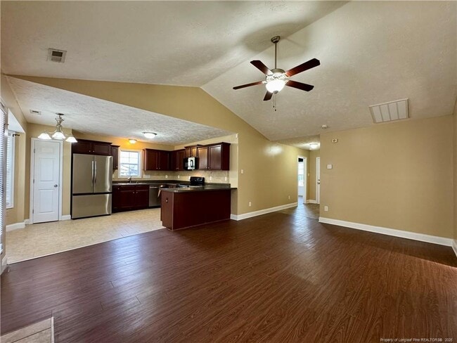 Photo - 5616 Duncan St