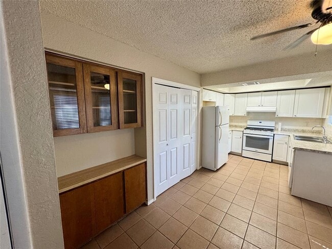 Photo - 1004 Milford Way