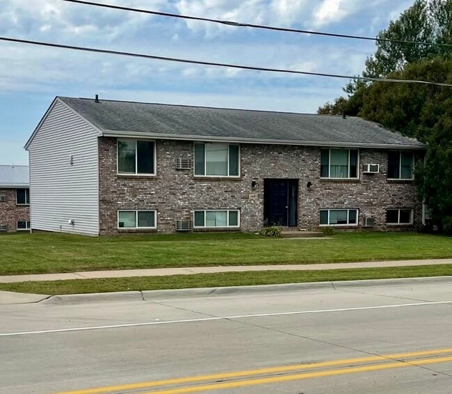 Front / Side - 2985 Hales Mill Rd Unit 2