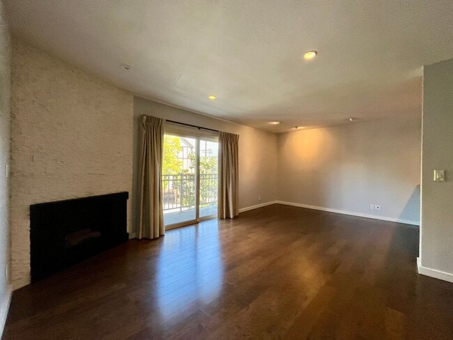 Photo - Highly desirable Rob Clark building one of the most walkable neighborhoods in LA
