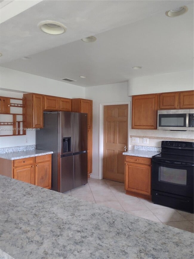 225 E 29th Ct