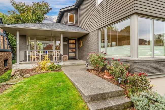 Photo - 5 Bedroom 4 Bathroom Magnolia Home w/ Views!